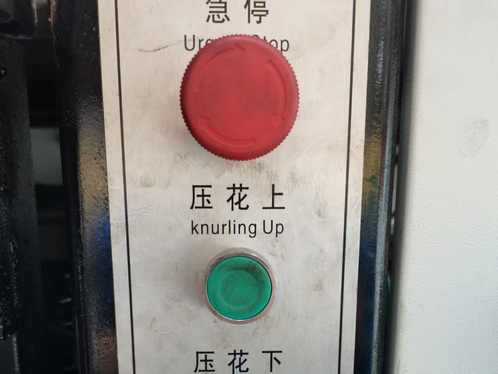 百力数控母线机急停按钮，红色蘑菇头紧急停机装置，保障一线劳动者安全